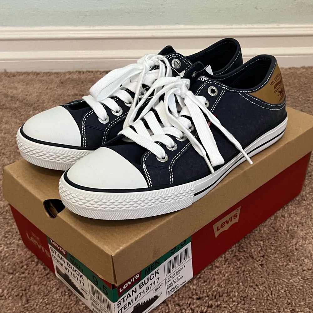 NWT Men’s Levi’s Stan Buck Shoes 9.5 Navy